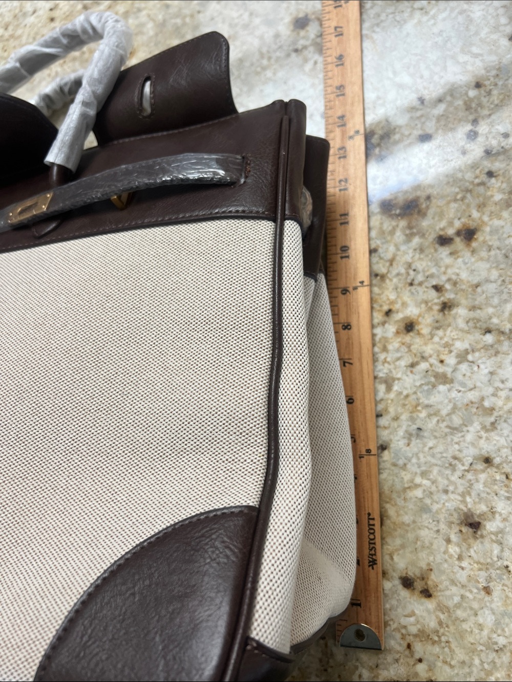 VELANTRA WEEKENDER BAG NWT, includes strap - Picture 11 of 12